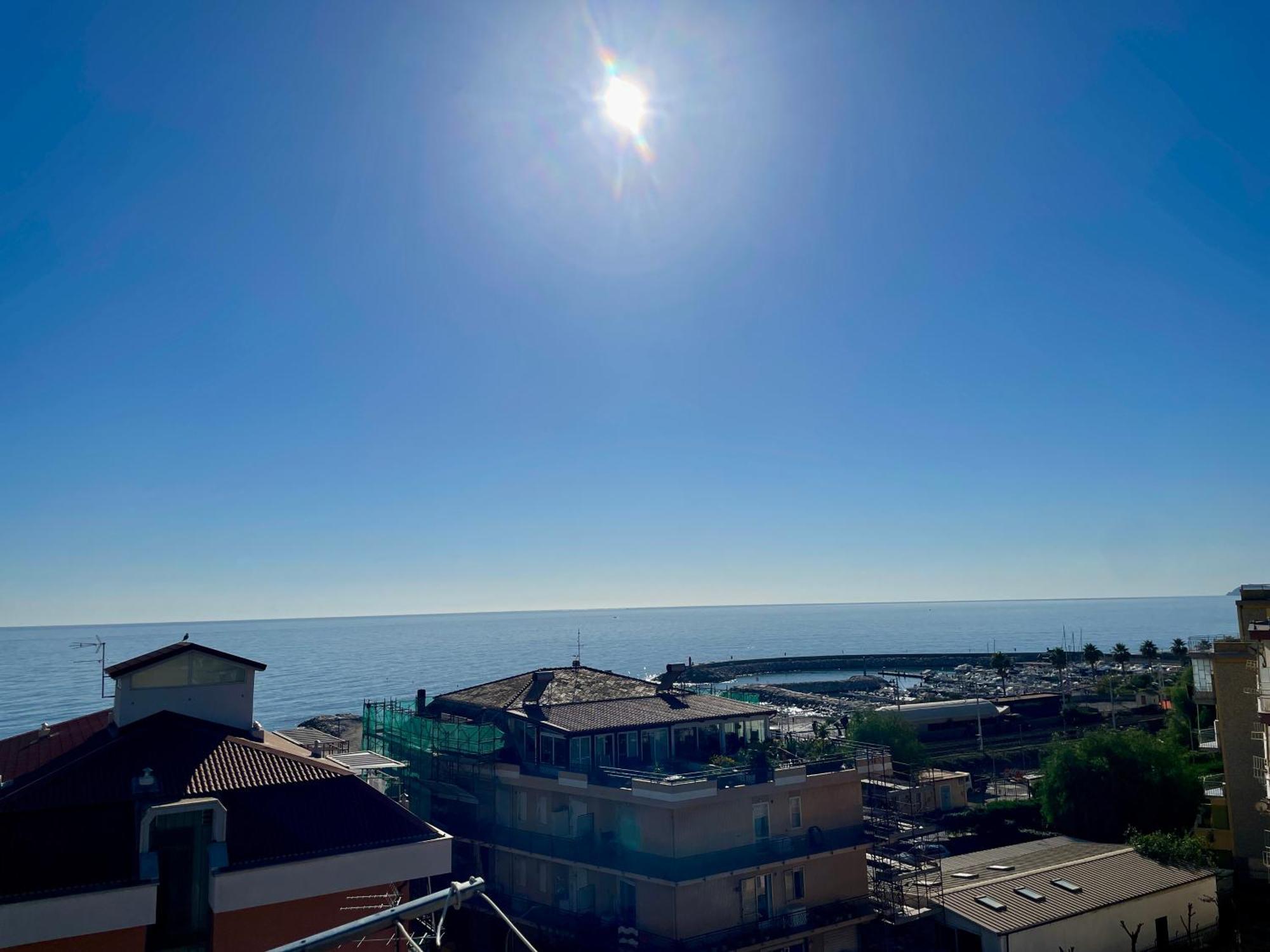 50 Mt Dalle Spiagge, Attico Vista Mare * Loano